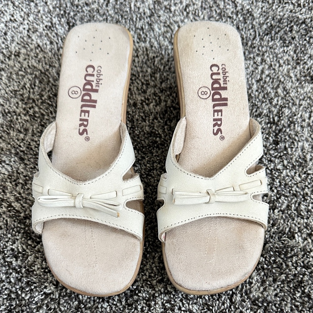 Cobbler Cuddlers Women's Cream Bow Sandals